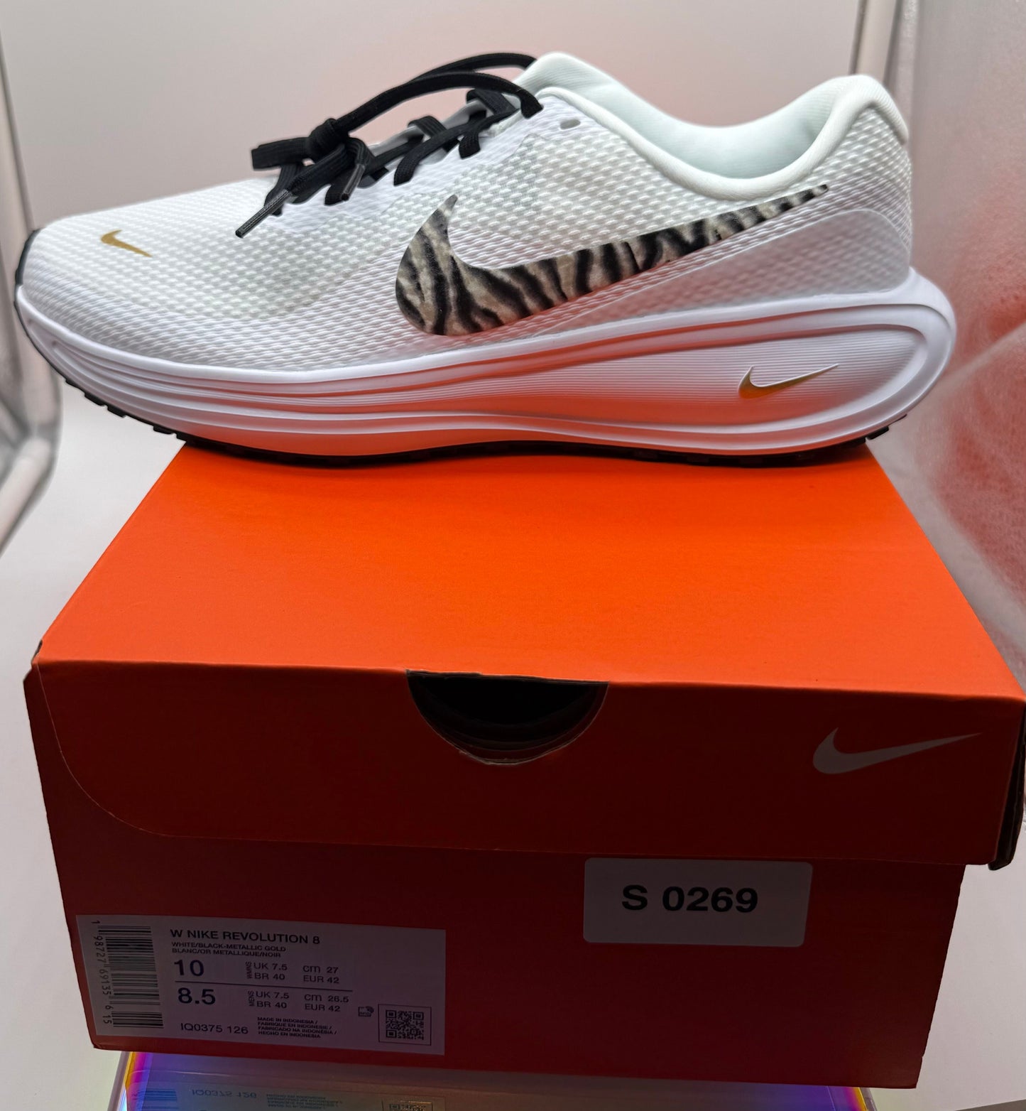 Nike - W Nike Revolution 8 - W- 10, M- 8.5