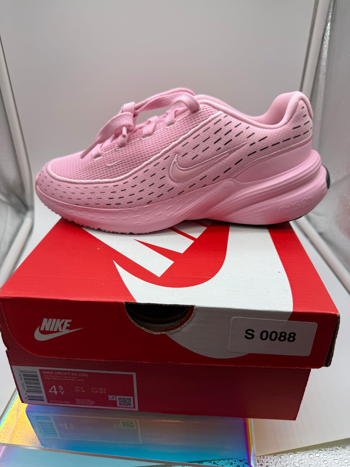 Nike Uplift - 4.5Y Shy Pink