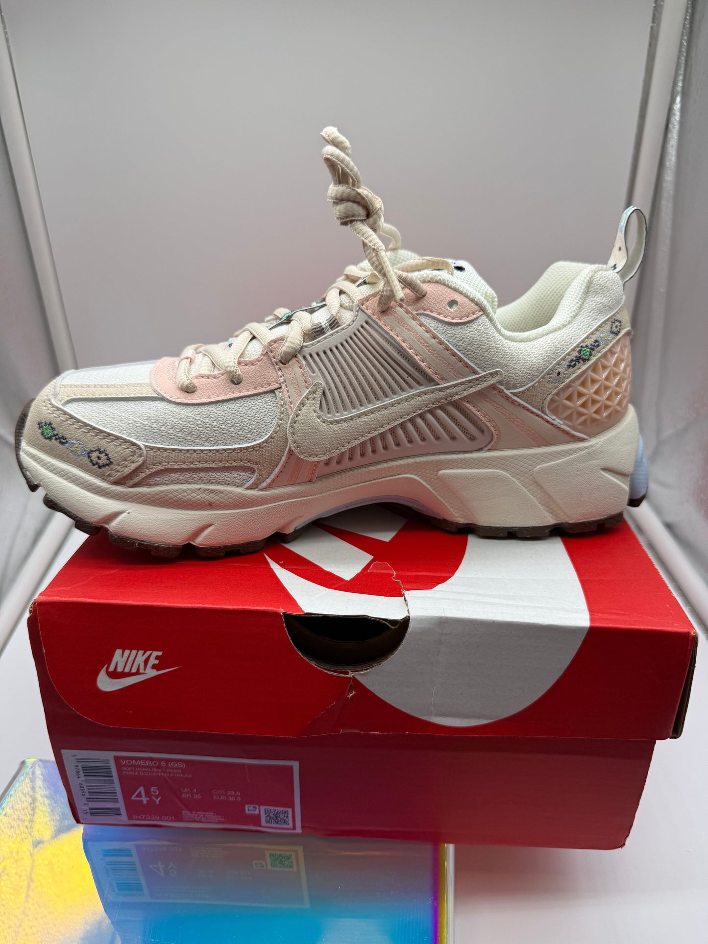 Nike Vomero 5 - 4.5Y - Soft Pearl